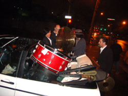 LOADING THE GONG